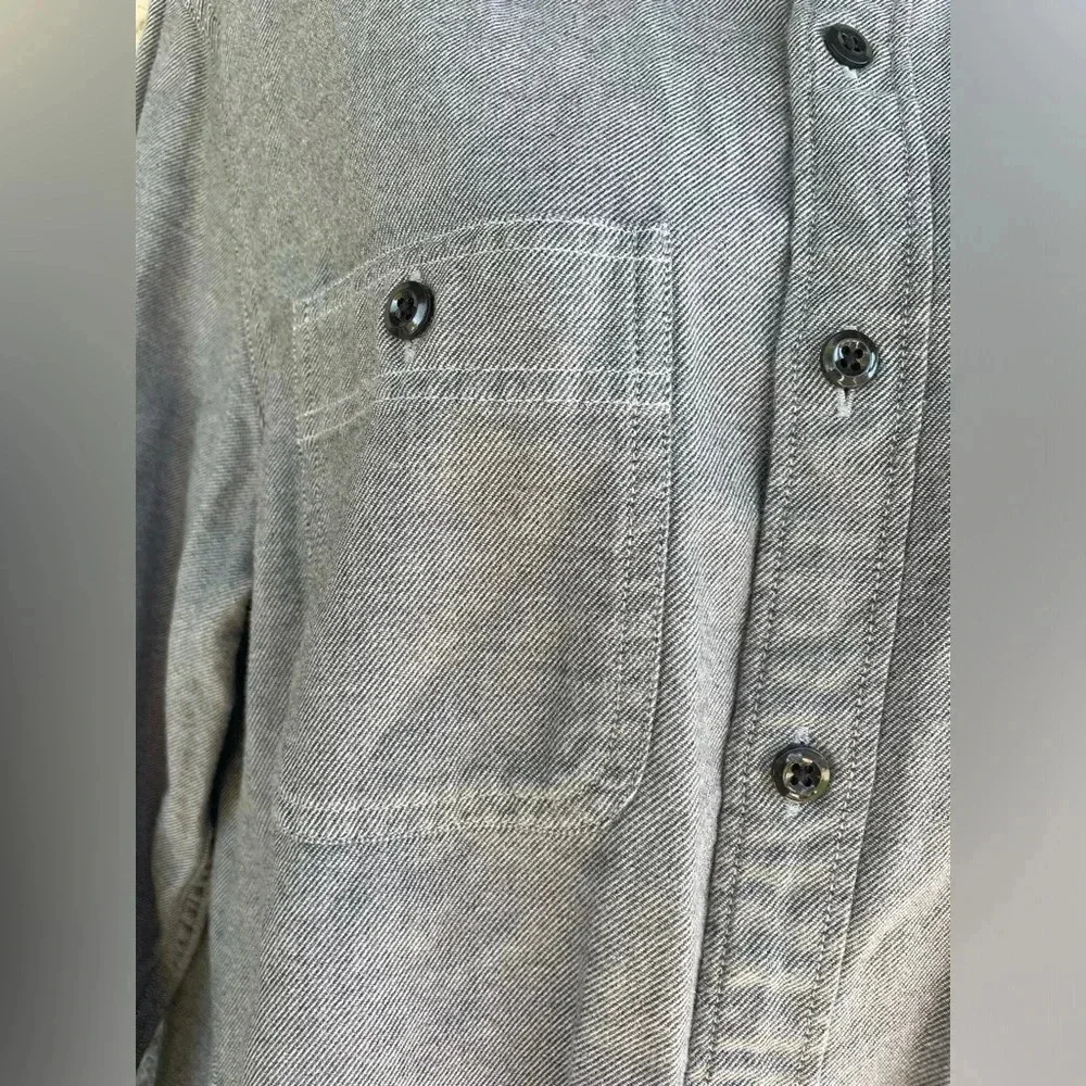 J.Crew men’s button down shirt color gray size M front chest pockets preloved
